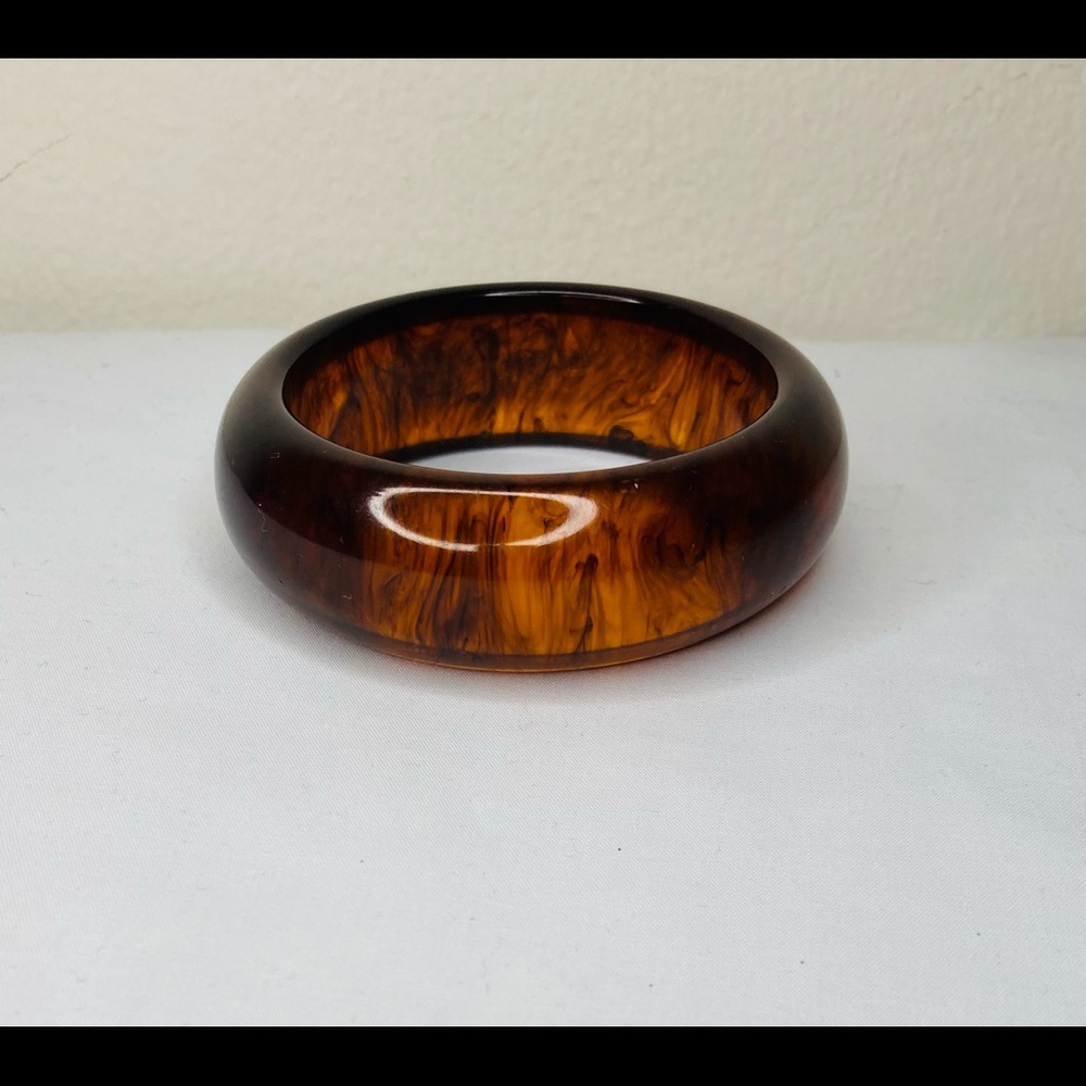 VINTAGE BAKELITE BANGLE BRACELET